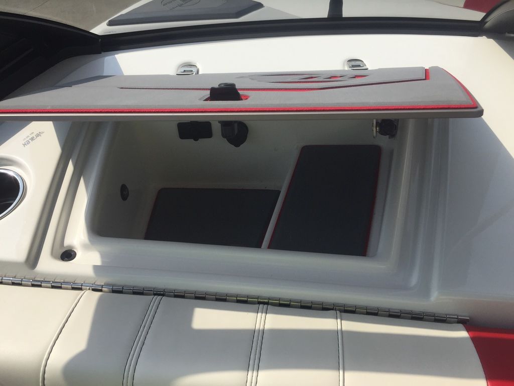 2022 Malibu Boats 21 LX