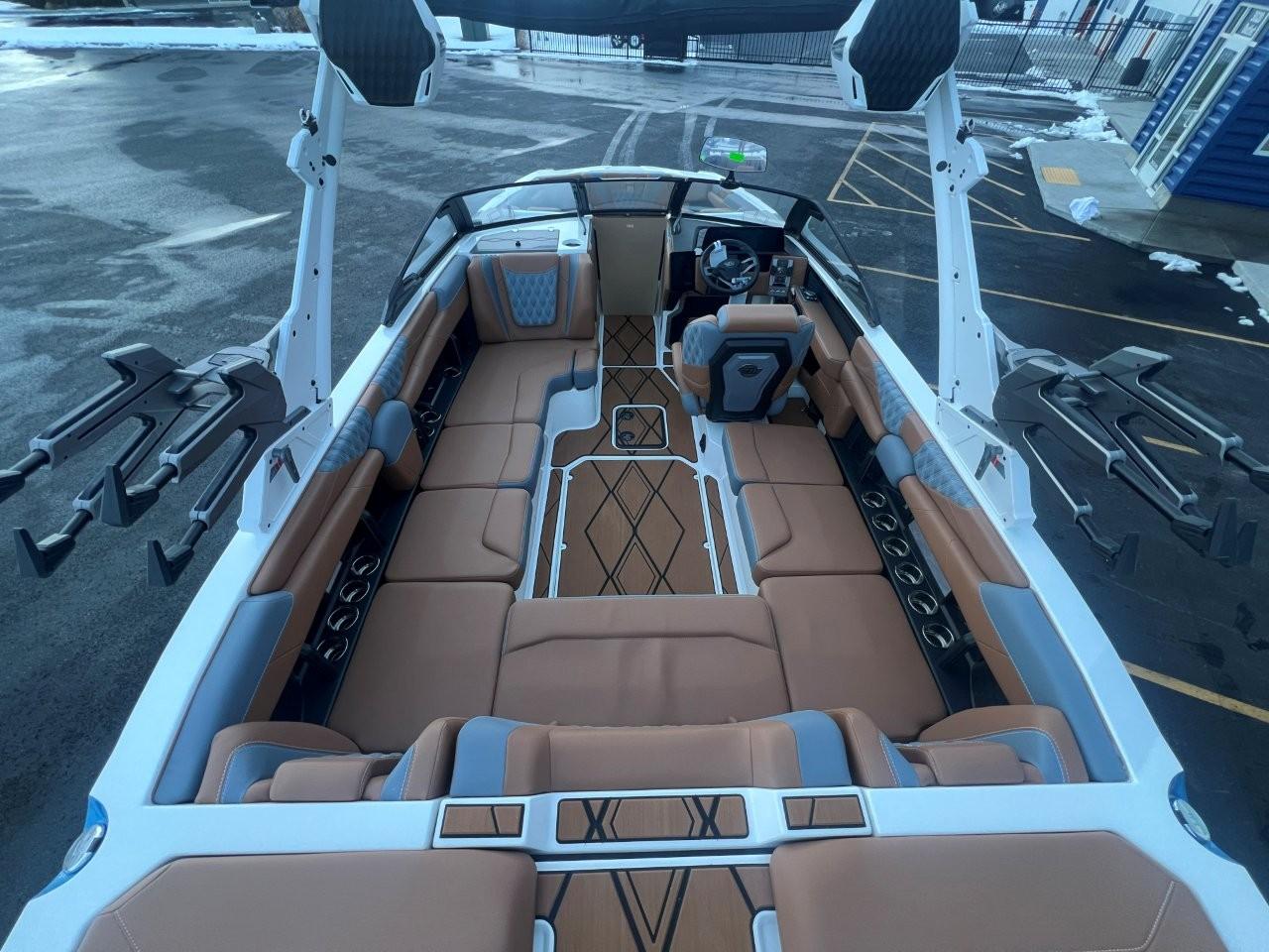 2025 Malibu M230