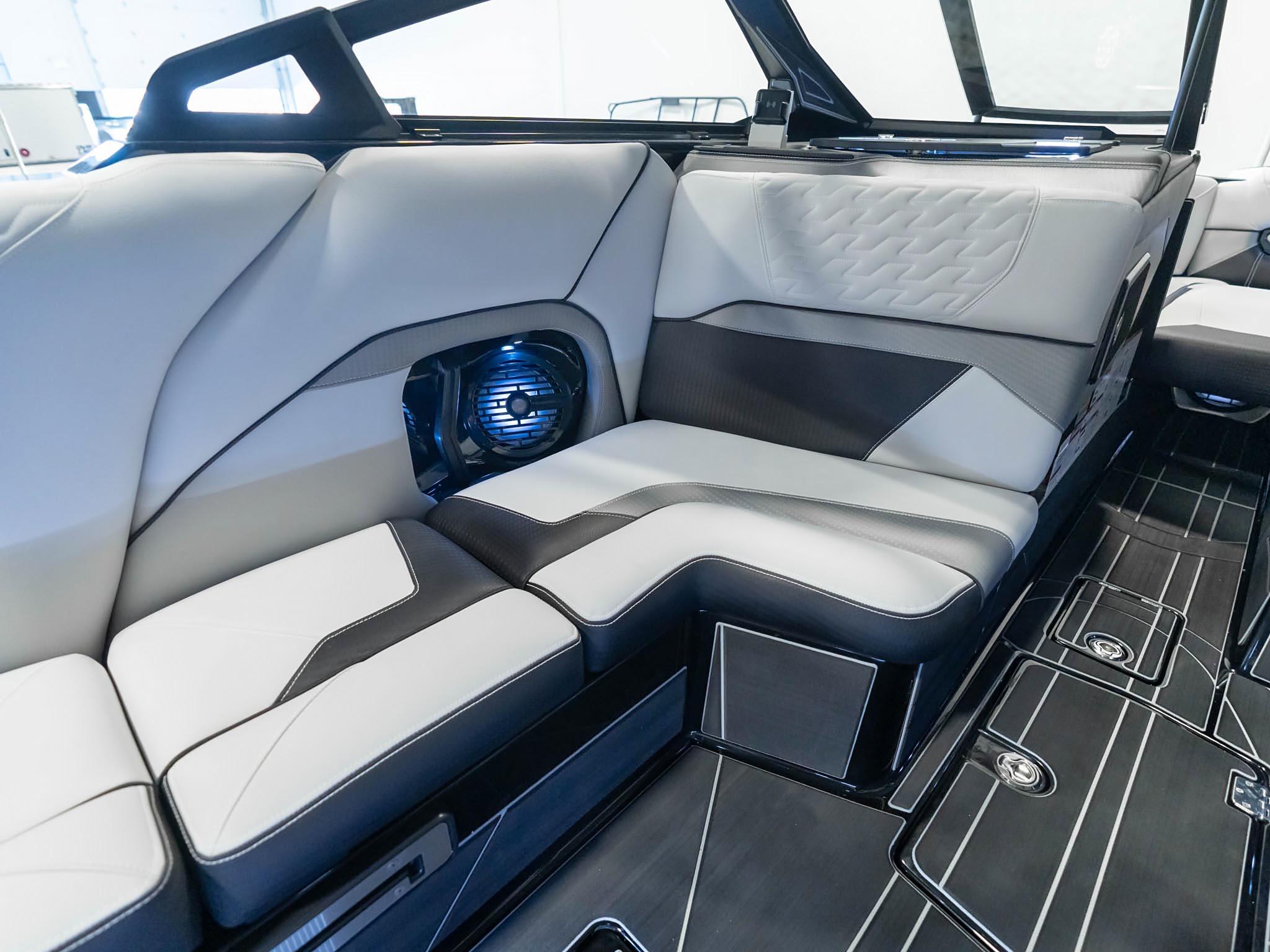 2025 Centurion Ri245 – Black / White