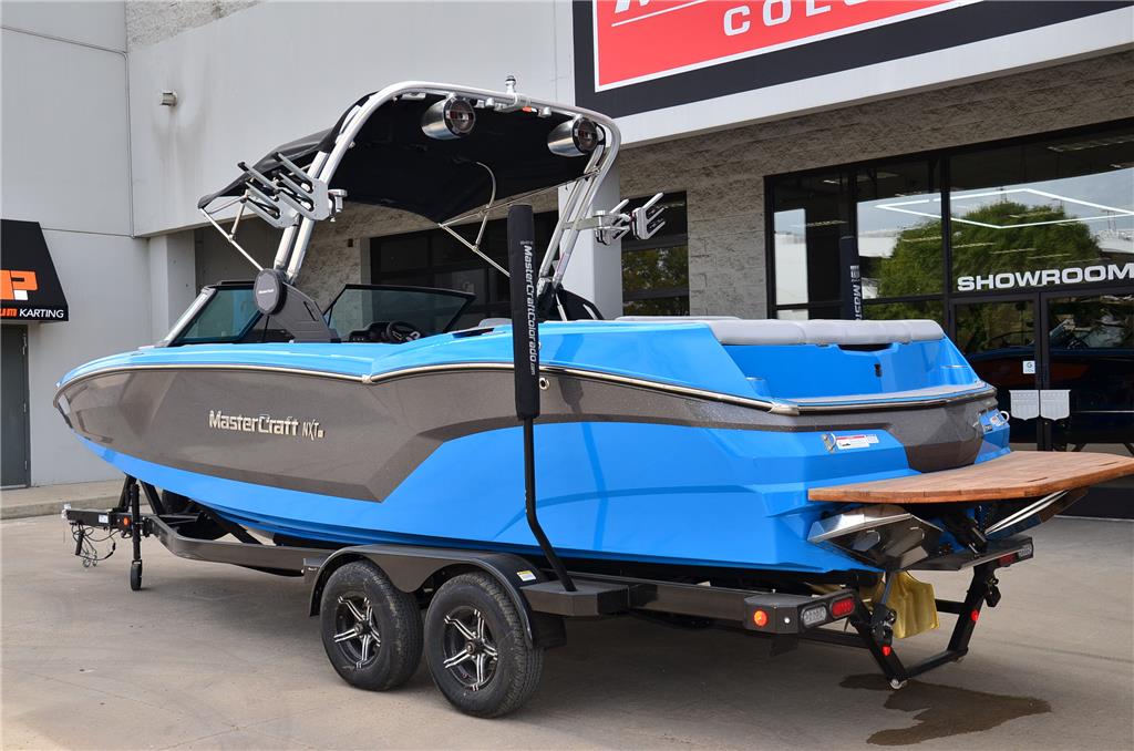 2022 MasterCraft NXT24 – ONE OWNER, LOW HOURS, SURFSTAR!