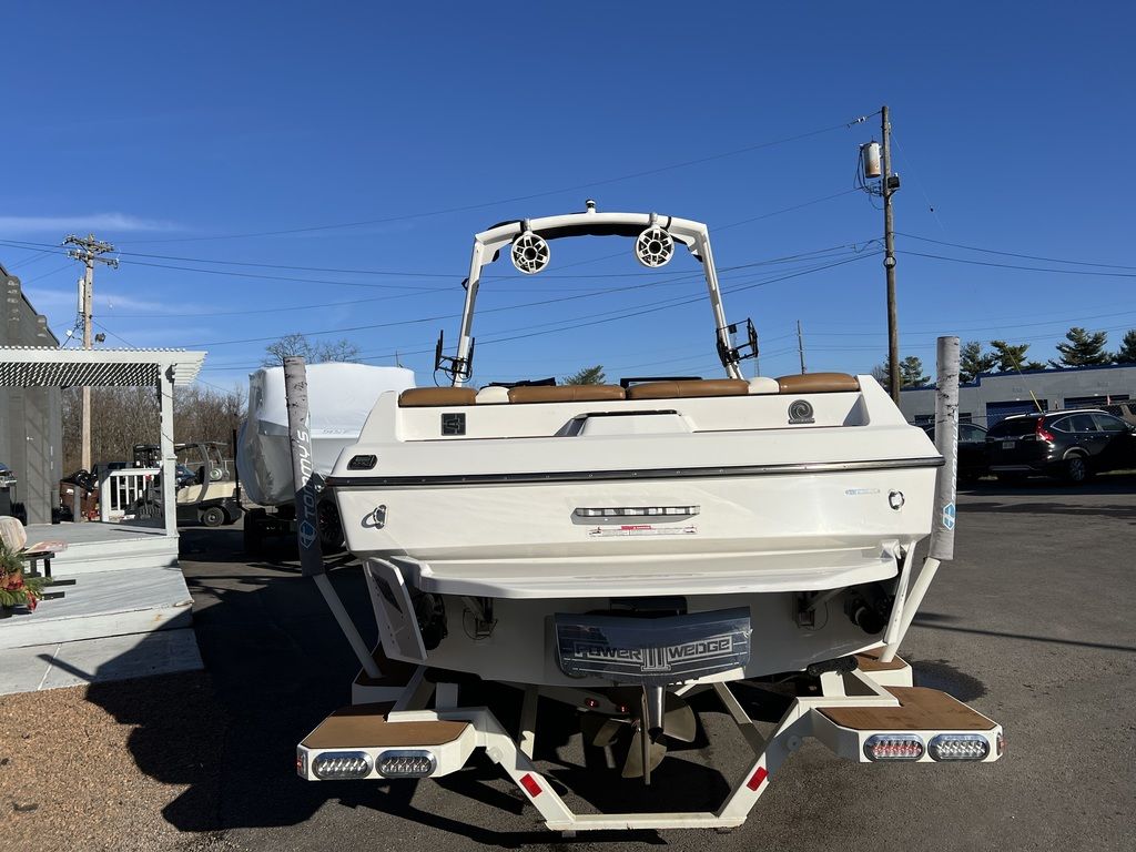 2020 Axis Wake Research A24