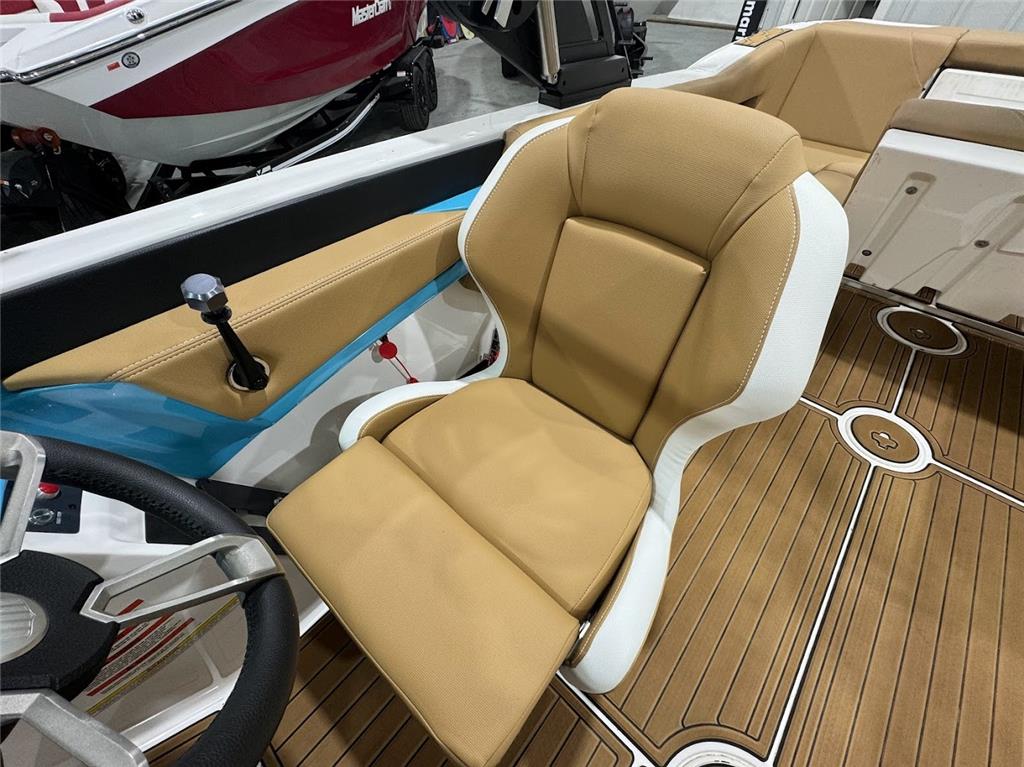 2022 MasterCraft NXT 24