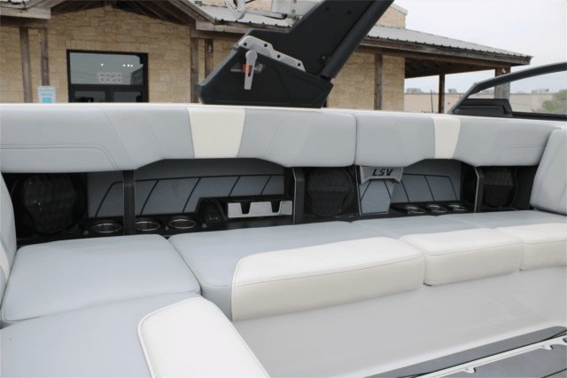 2022 Malibu 23 LSV