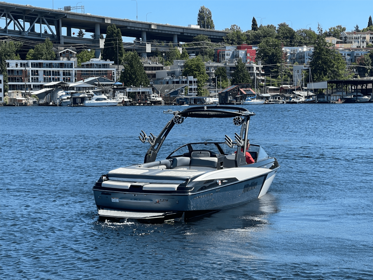2018 MALIBU 25LSV! LOW HOURS ONE OWNER!