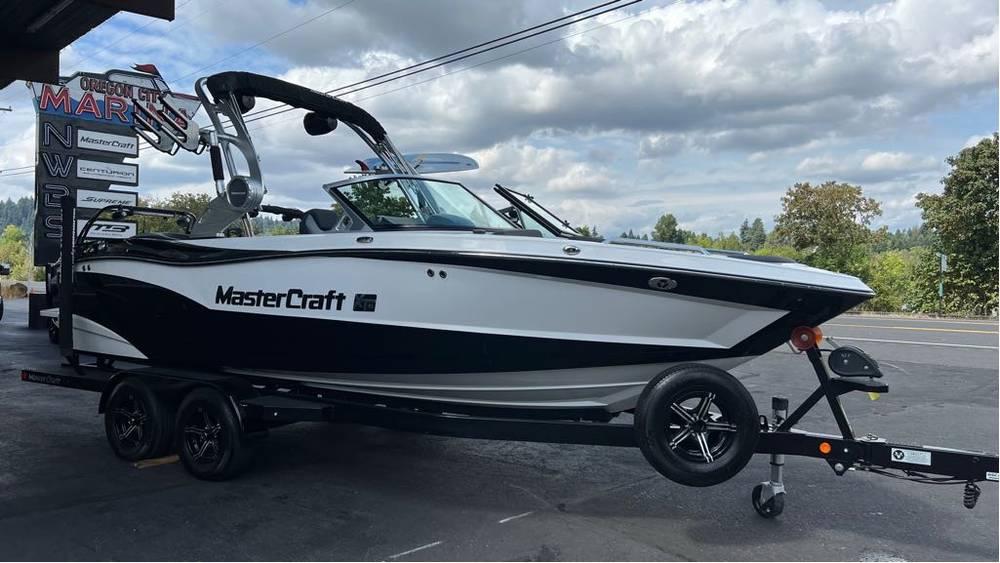 2021 MasterCraft XT21