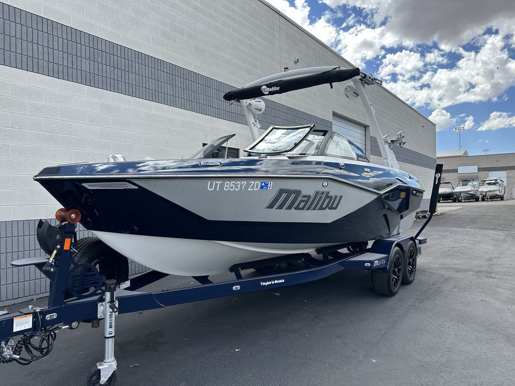 2023 Malibu 22 LSV