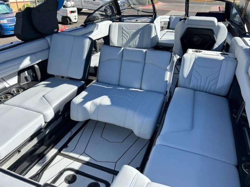 2025 Malibu 25 LSV