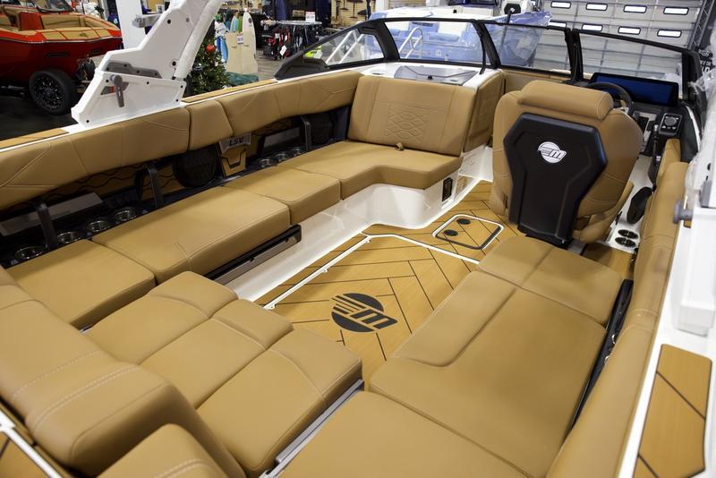 2025 Malibu 23 LSV