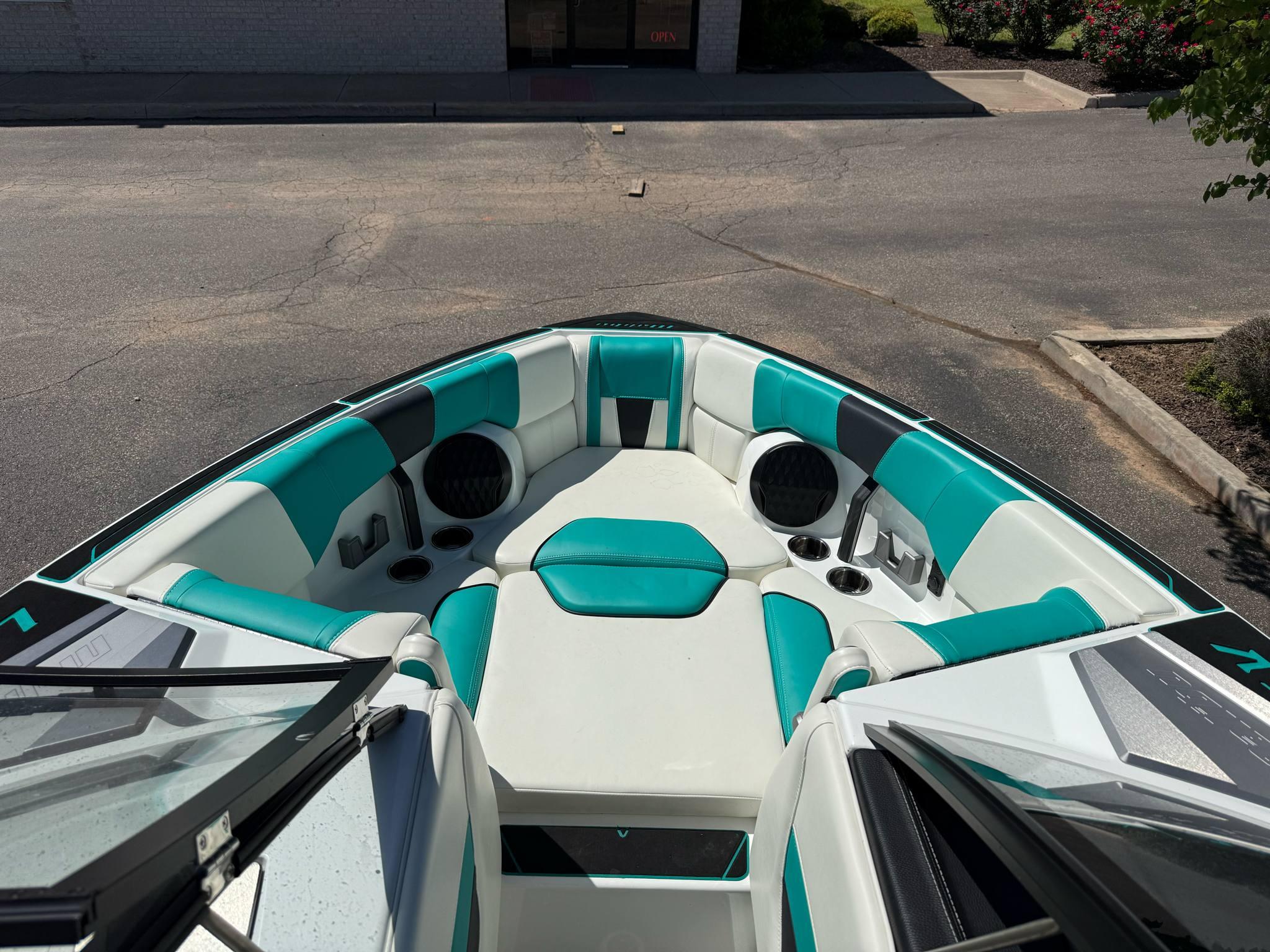 LIKE NEW 2023 Malibu 23LSV