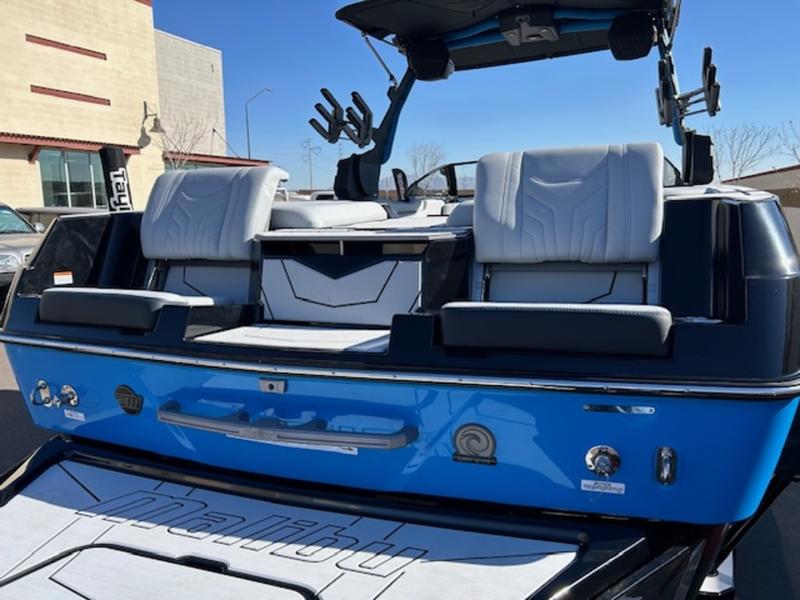 2025 Malibu 25 LSV