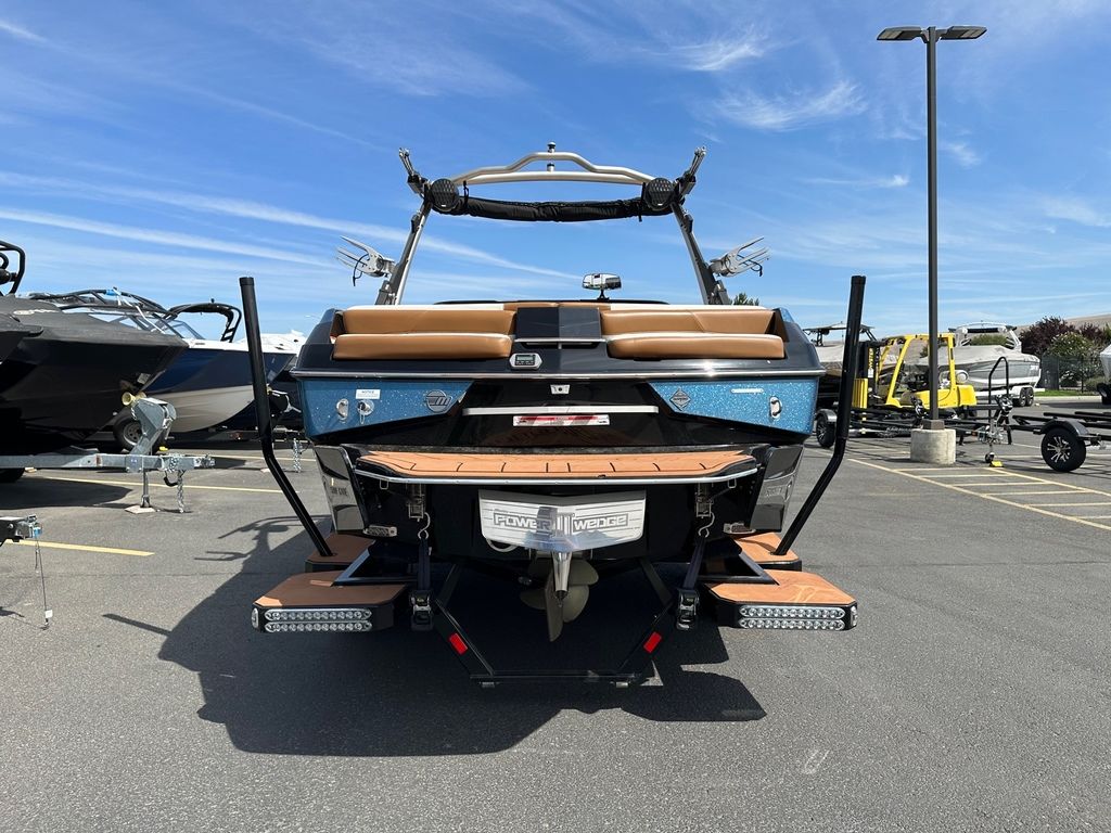 2022 Malibu Boats 22 LSV