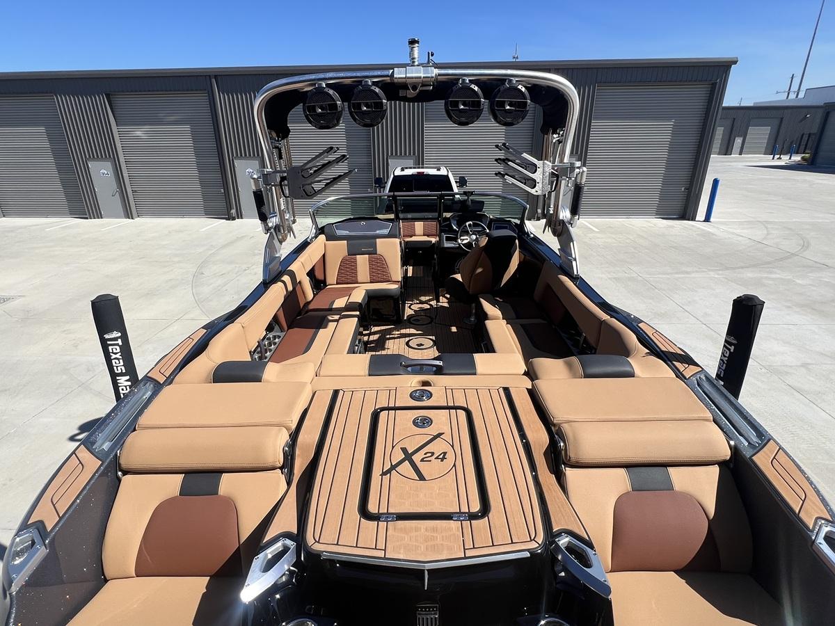 2021 MasterCraft X24
