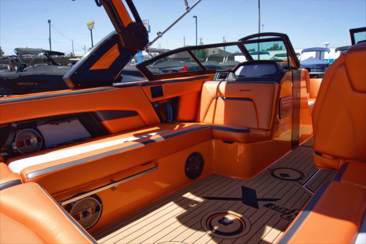 2022 MasterCraft X-Star-S. Low HRS