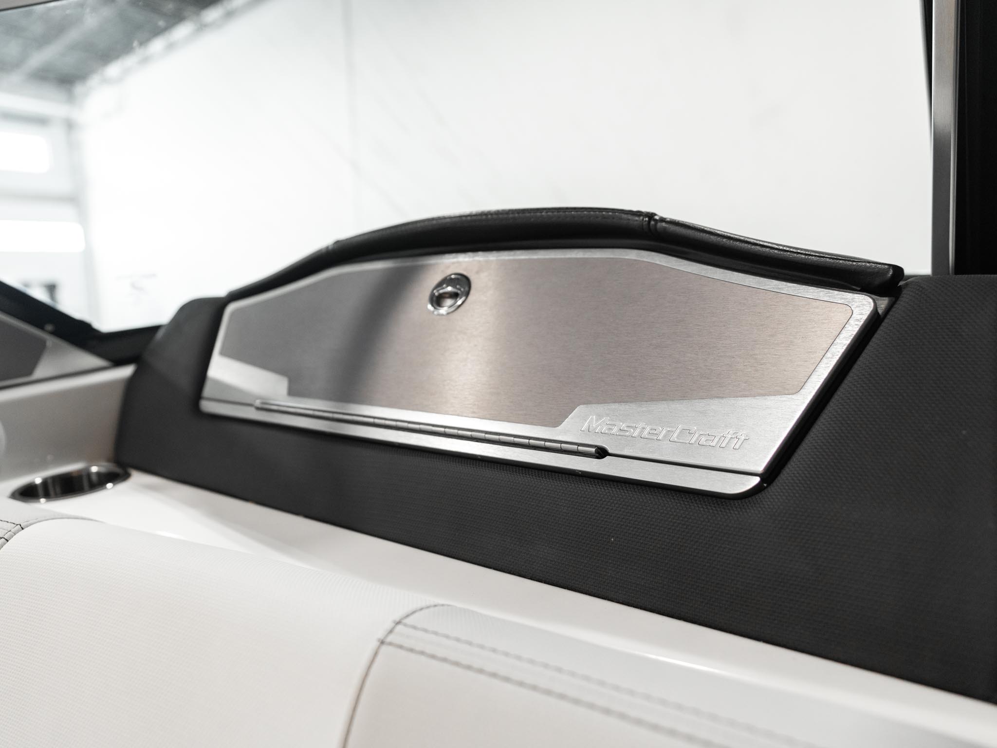 2021 Mastercraft X22 &#8211; White / Black Flake