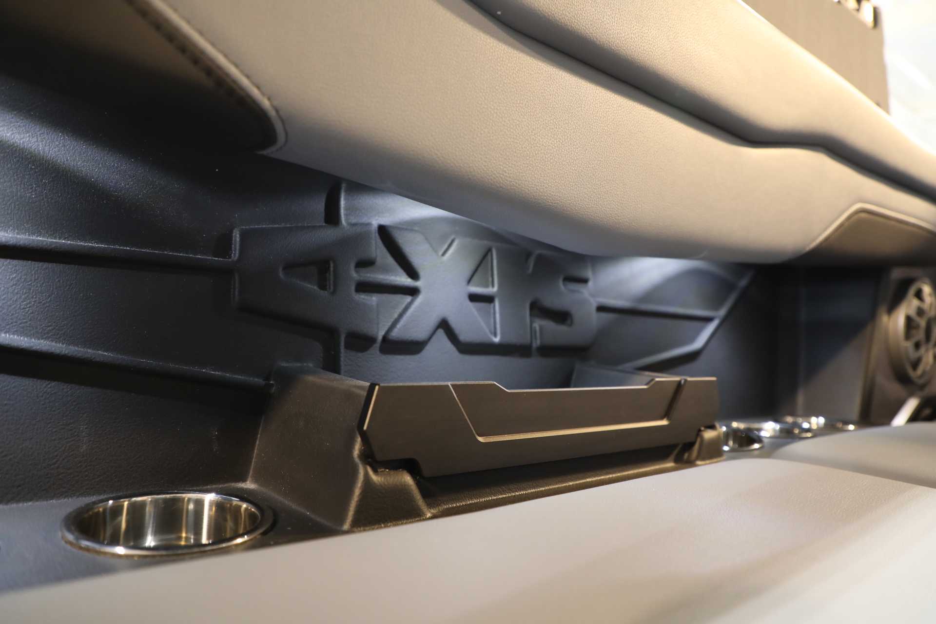 2023 Axis T220 Icon
