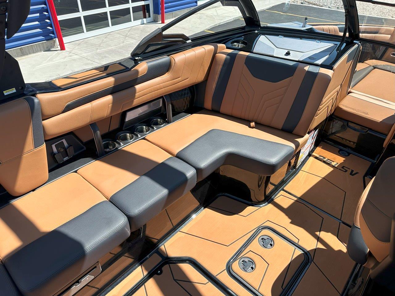 2025 Malibu 25 LSV