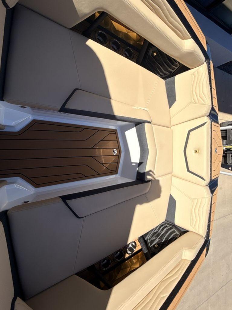 2025 Nautique G25 Centennial Edition