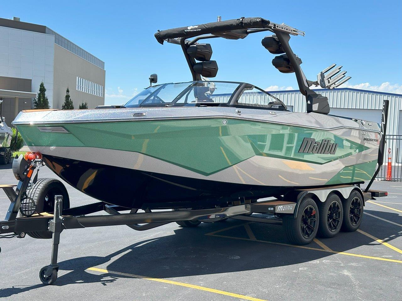 2025 Malibu 25 LSV