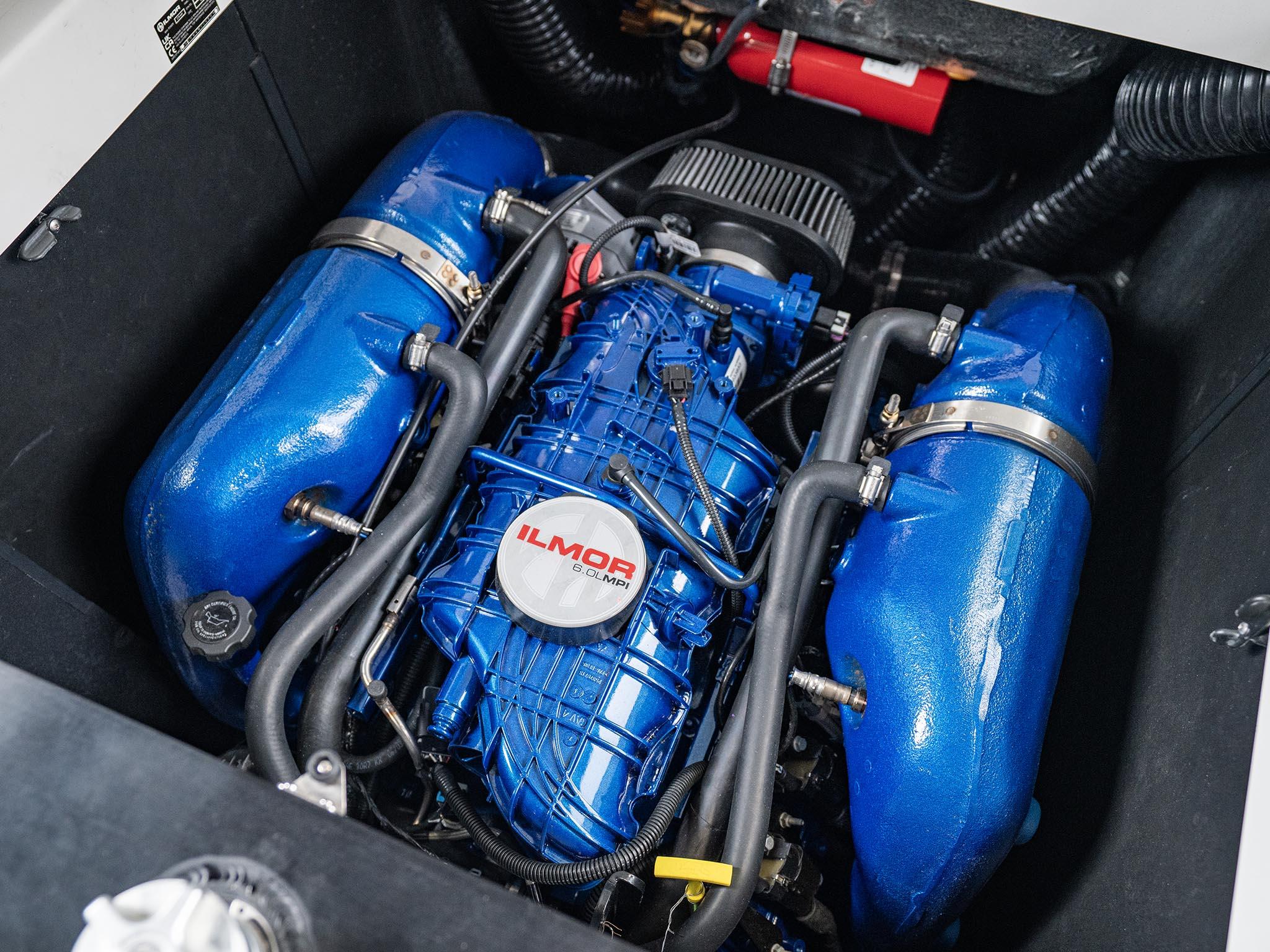 2023 Mastercraft XT24 – Bue Flake / White