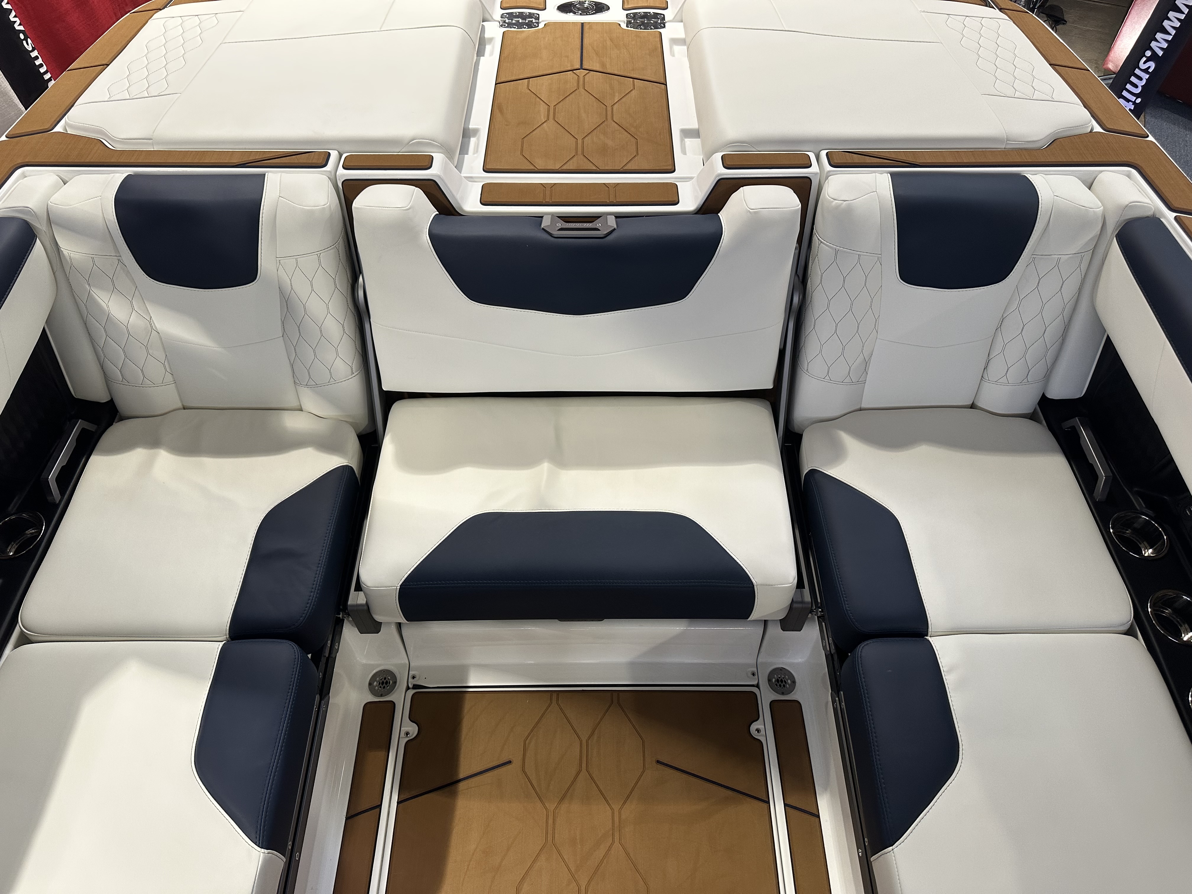 2023 Malibu Boats M220