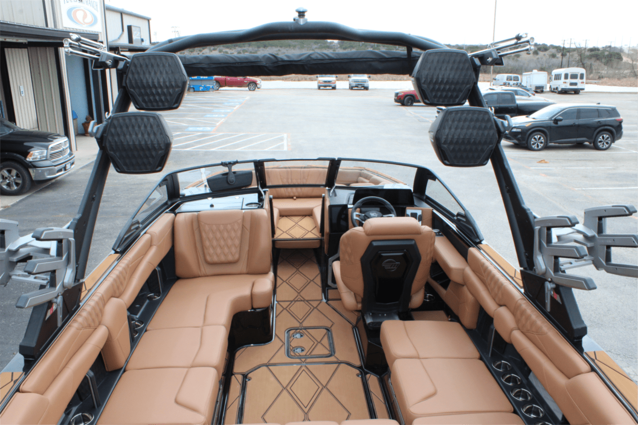 2025 Malibu M230