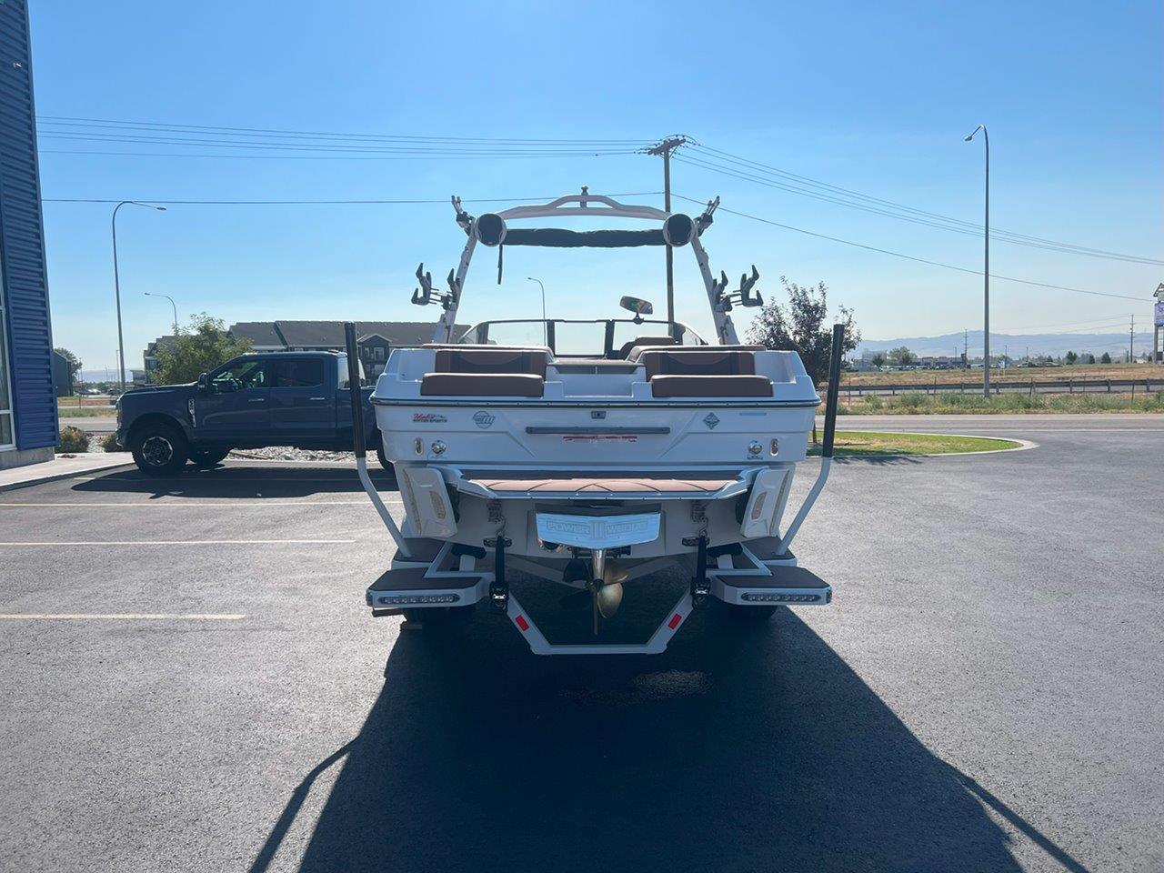 2025 Malibu 23 LSV