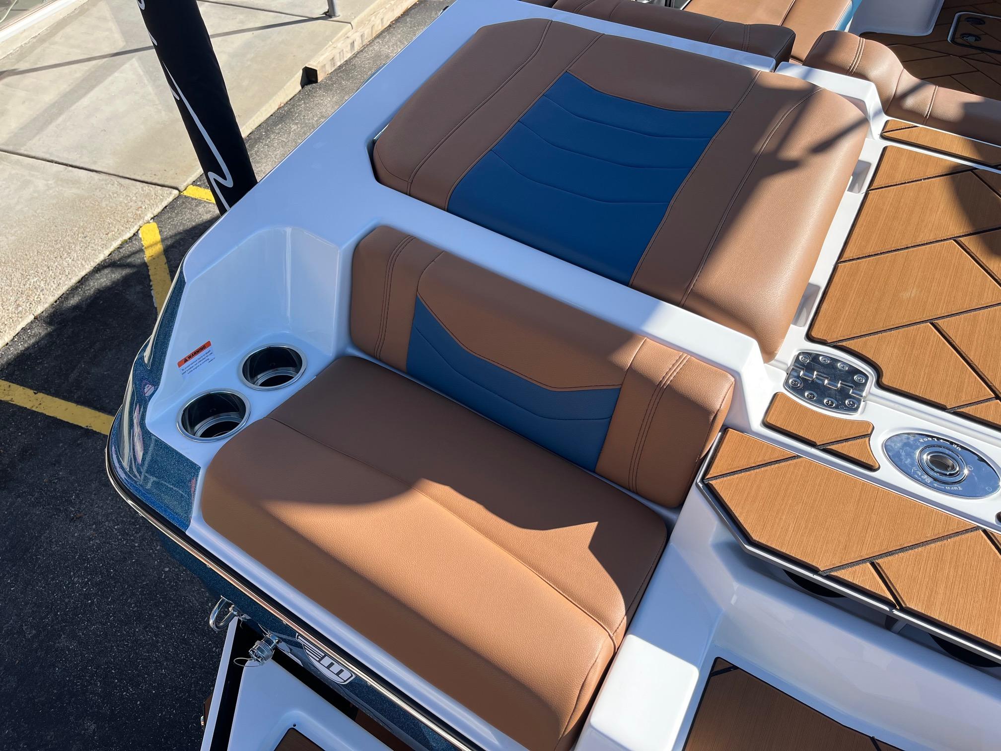 2025 Malibu 25 LSV
