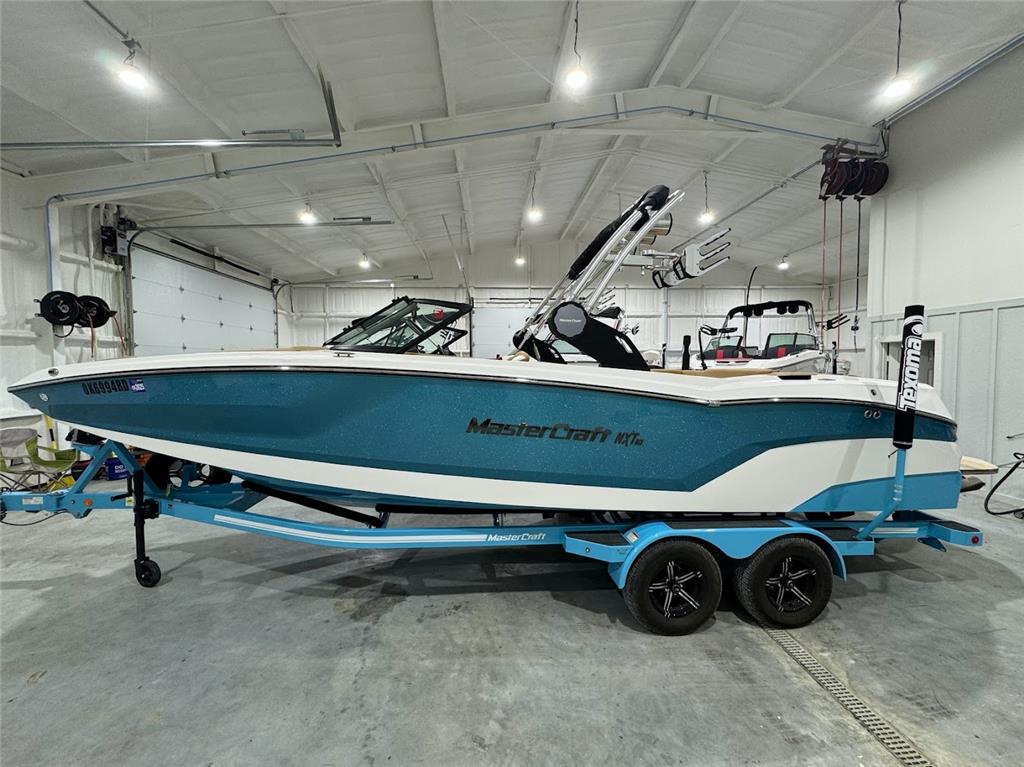 2022 MasterCraft NXT 24