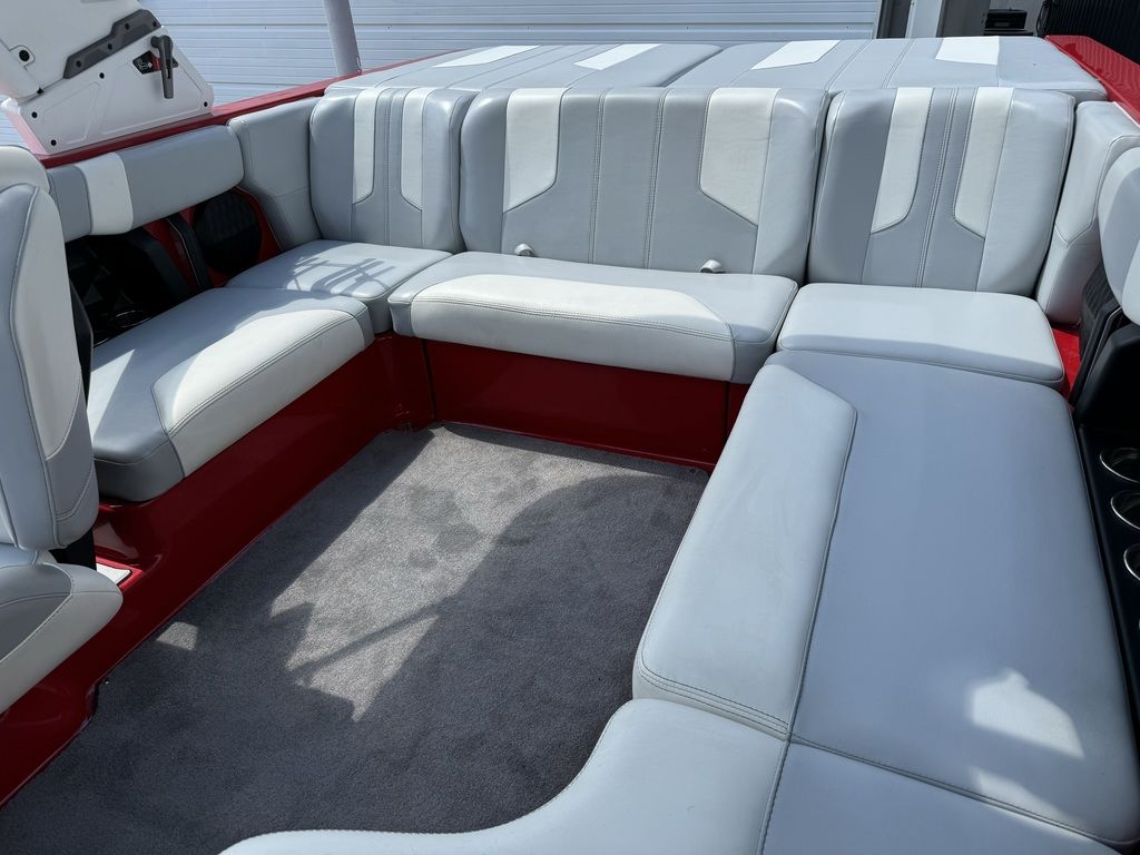 2022 Malibu Boats 21 LX