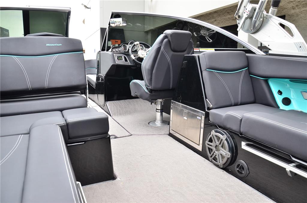 2017 MasterCraft X26 7.4L