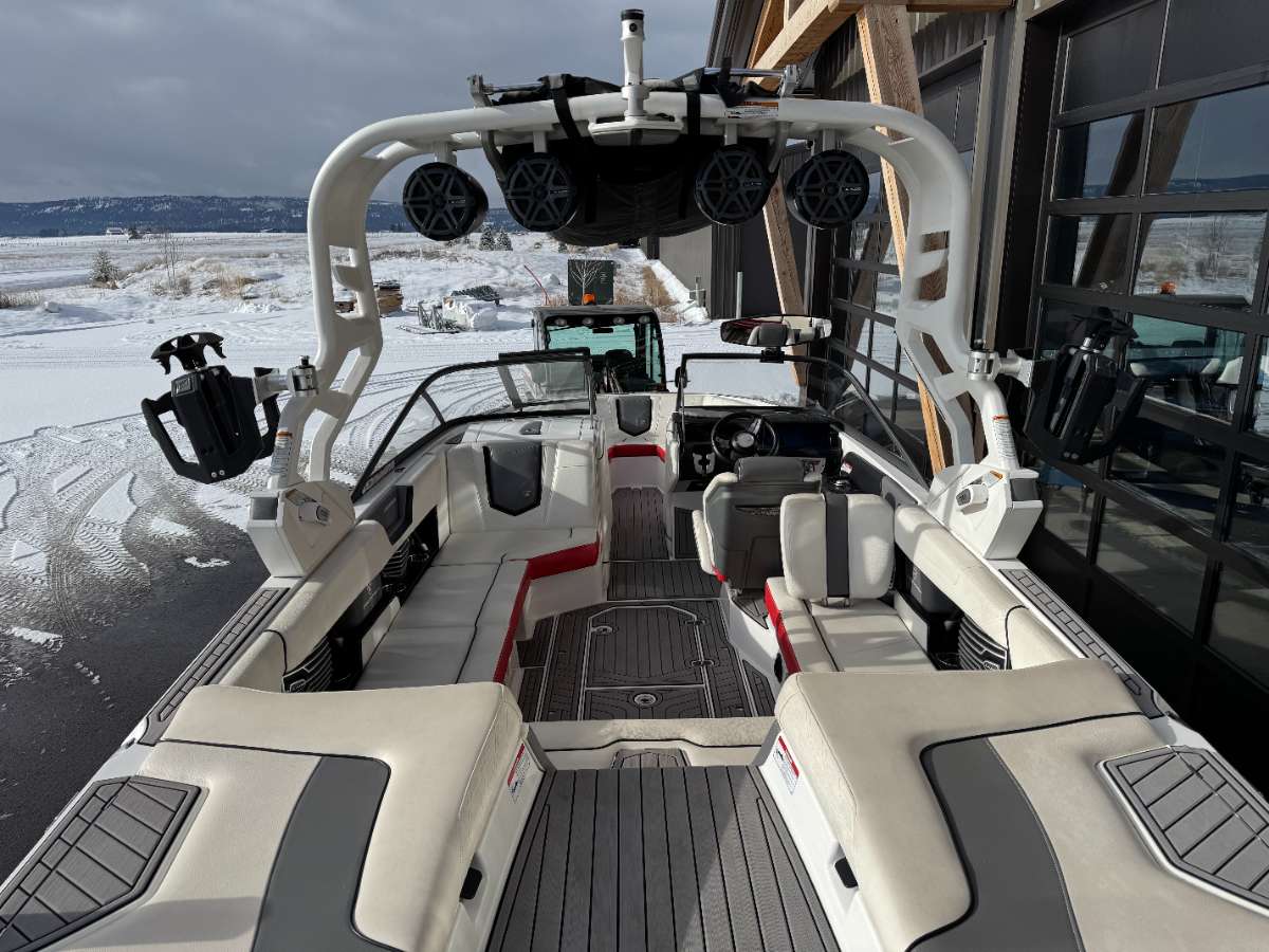 2018 Nautique G23