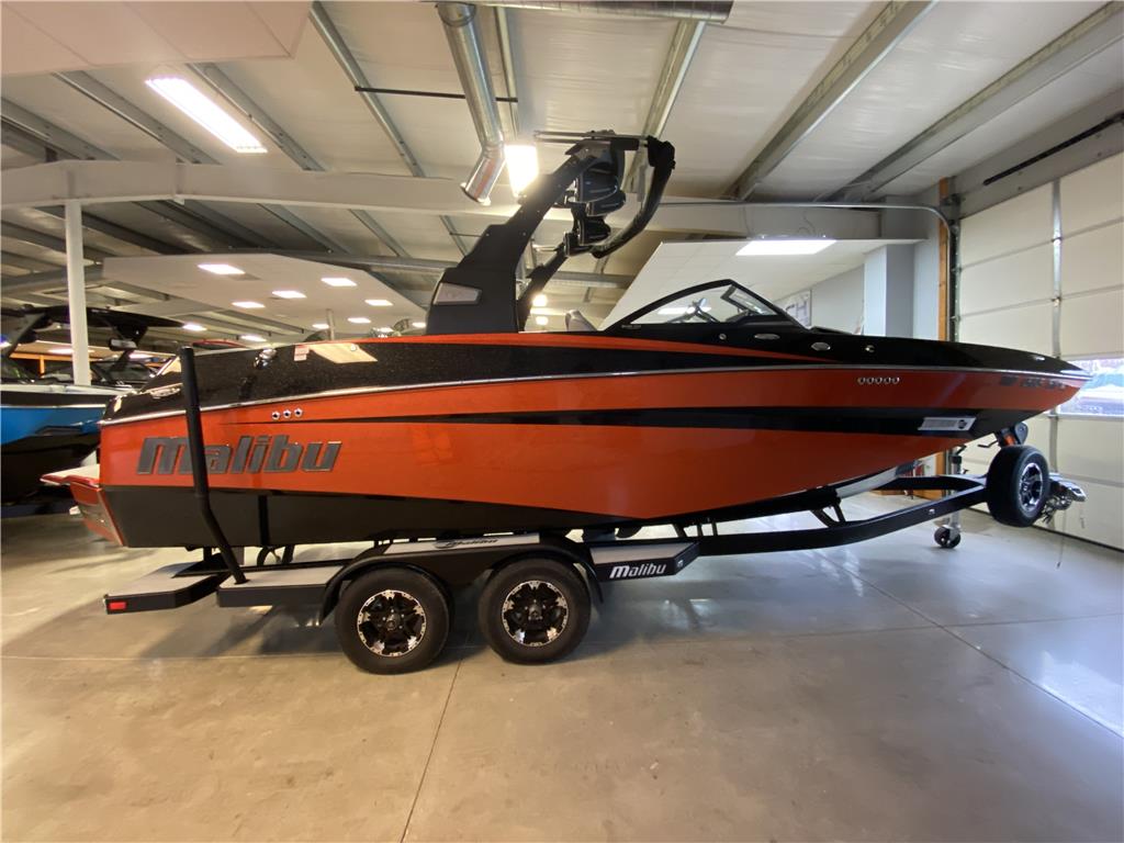 2018 Malibu Boats M235