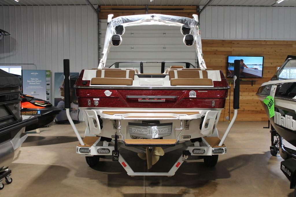 2025 Malibu 23 LSV