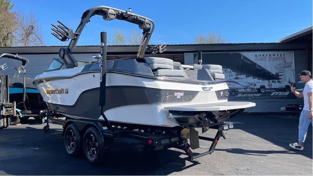 2024 MasterCraft XT23