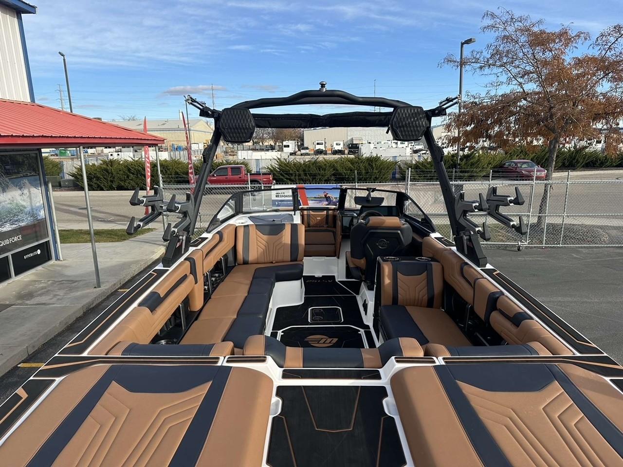 2025 Malibu 25 LSV