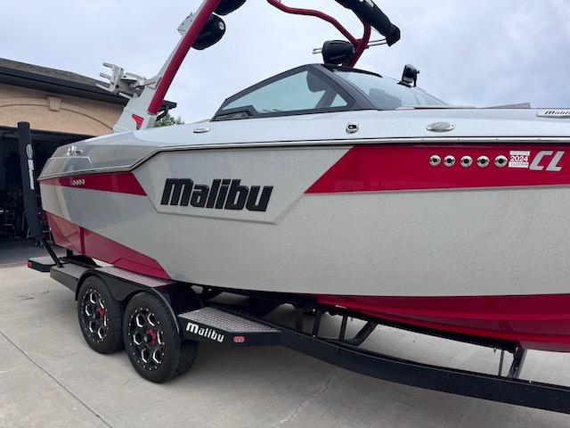 2022 Malibu M220 M6DI with trailer
