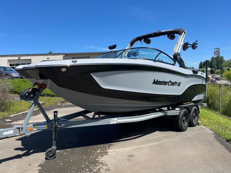 New 2024 MasterCraft XT22