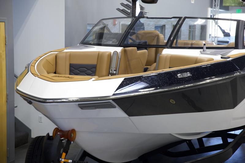 2025 Malibu 23 LSV
