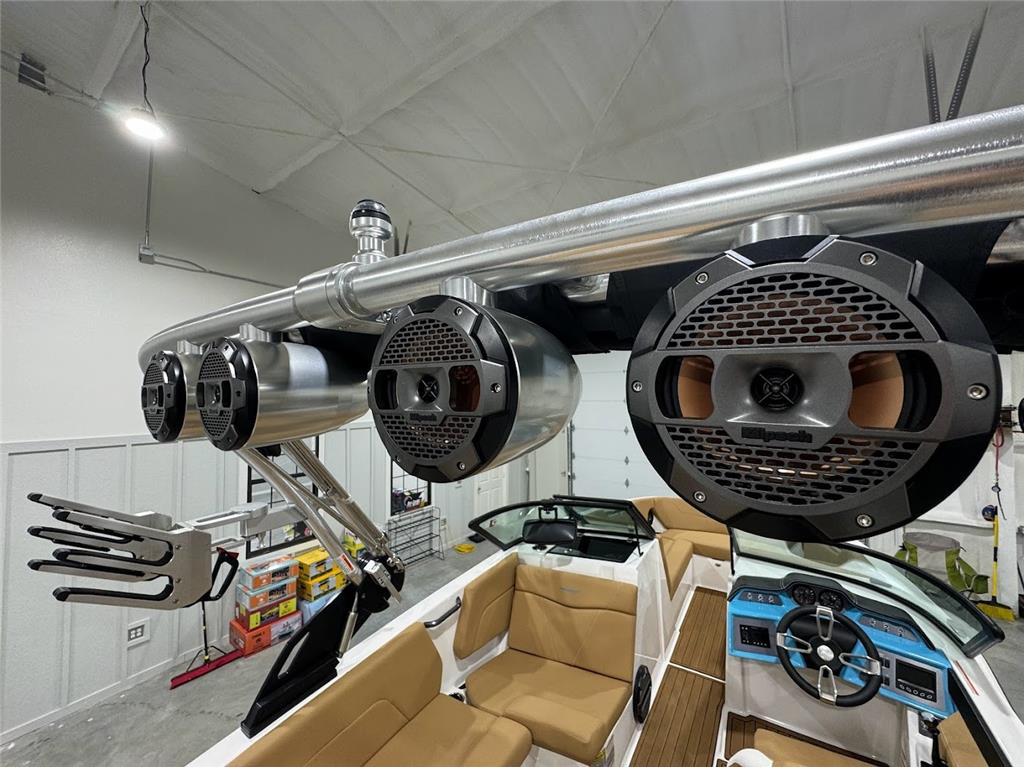2022 MasterCraft NXT 24