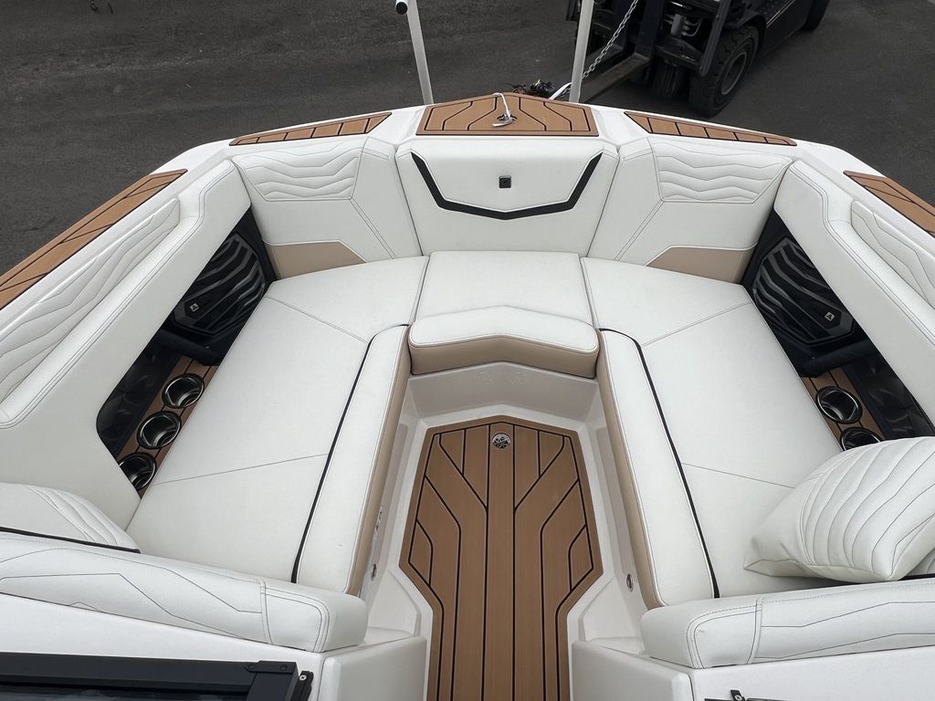 2025 Nautique G21