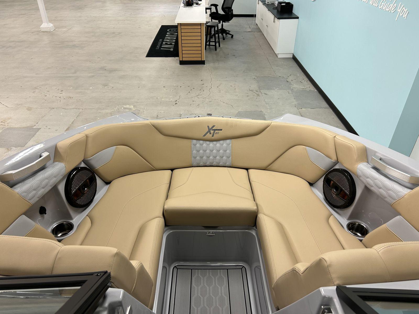 2024 MasterCraft XT20