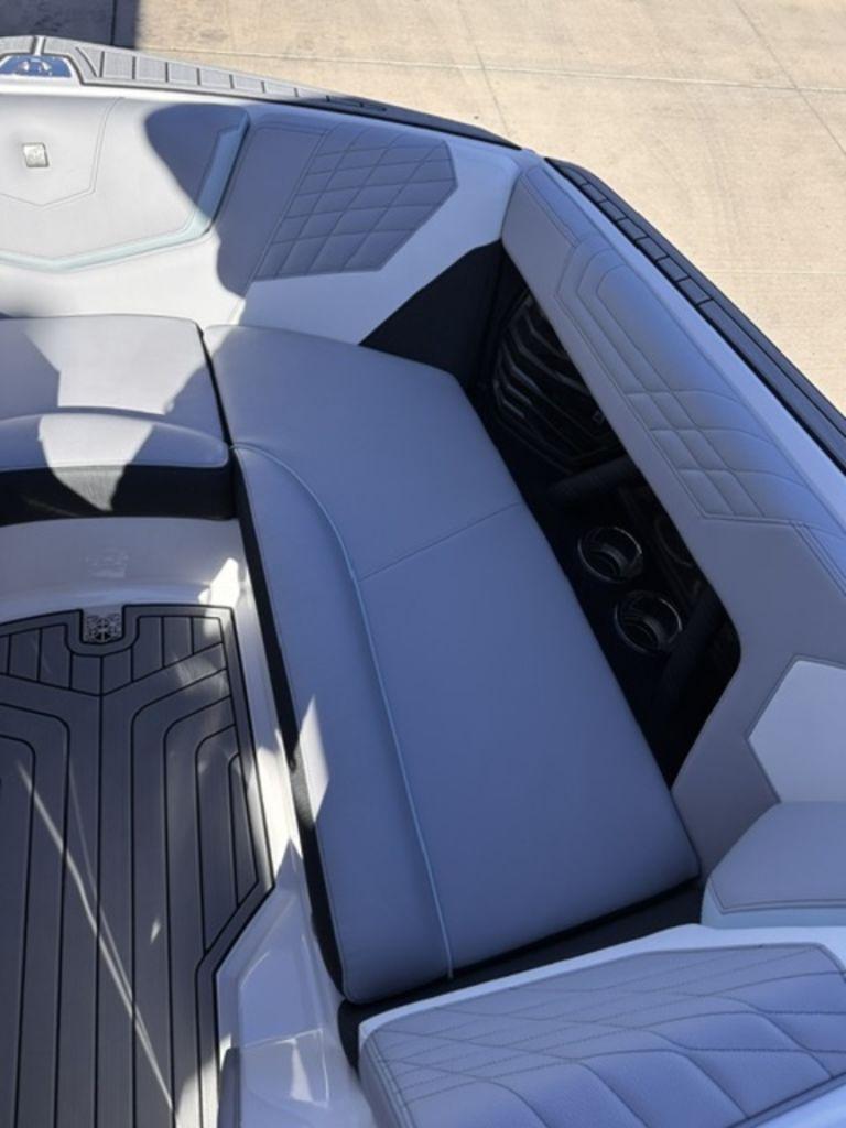 2024 Nautique G23