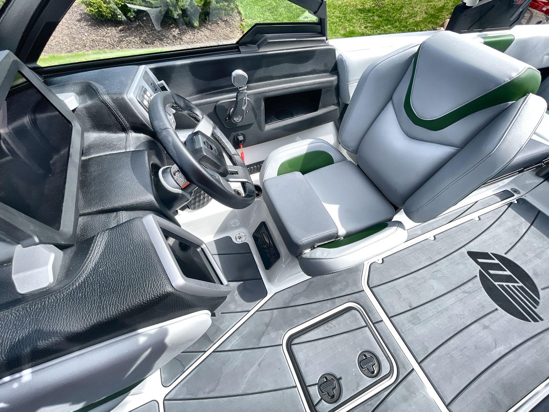 2023 Malibu 23 LSV