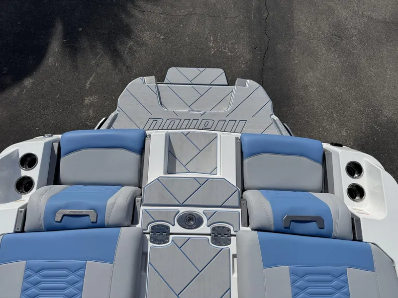 2025 Malibu 26 LSV
