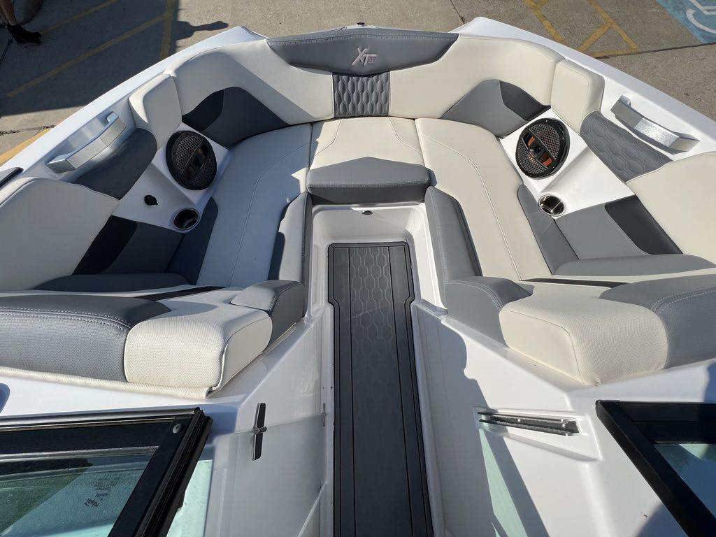2024 MasterCraft XT20
