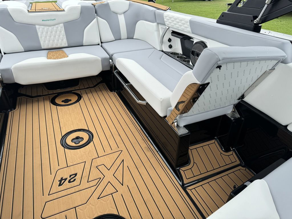 2024 MasterCraft XT24