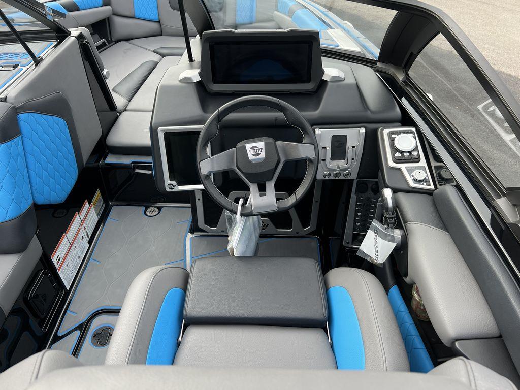 2021 Malibu Boats M220
