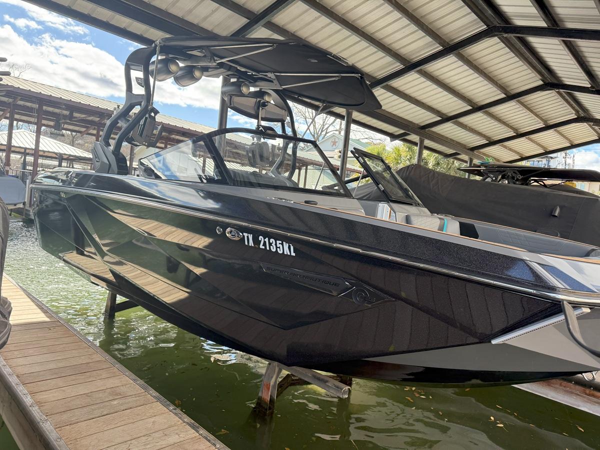 2021 G23 NAUTIQUE with thrusters
