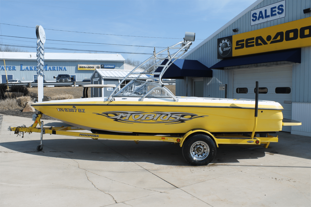2004 MOOMBA MOBIUS