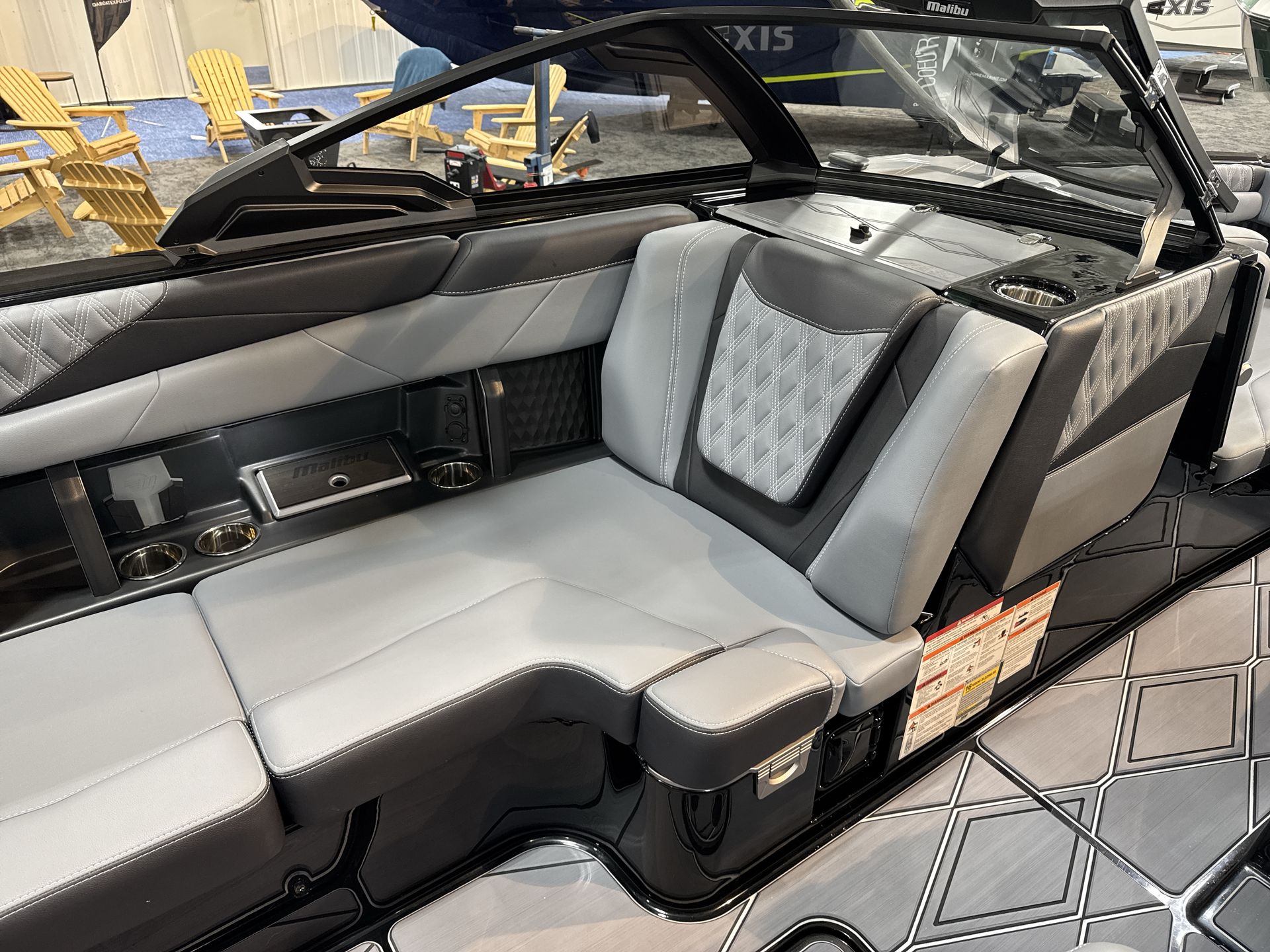 2025 Malibu M230